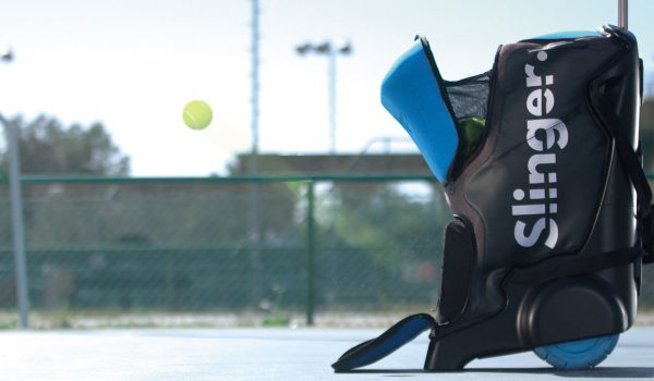 La société Slinger a conçu un sac qui lance des balles de tennis