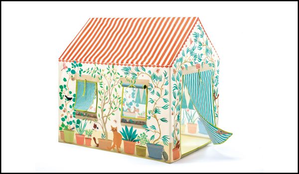 Cette jolie cabane en tissu a été créée pour vos enfants par Djeco.
