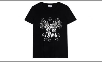 La marque Claudie Pierlot crée une collection de T-shirt en collaboration avec l'Unesco pour aider l'association Keystone en Inde.