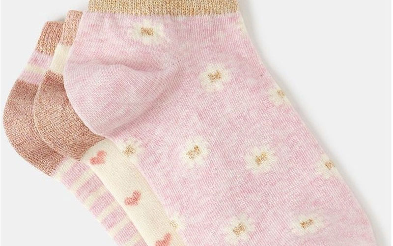 10-paires-de-chaussettes-tendance-cette-saison-easy-wear