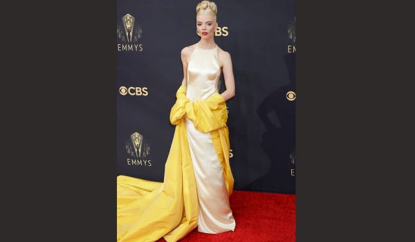 Les-looks-des-Emmy-Awards-2021-qu’il-ne-fallait-pas-manquer-Elle-Any-Taylor-Joy