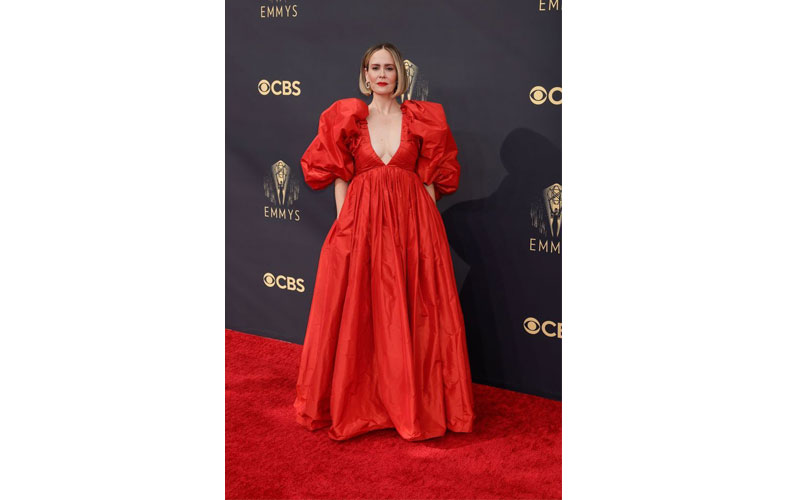 Les-looks-des-Emmy-Awards-2021-qu’il-ne-fallait-pas-manquer-Elle-SARAH-PAULSON