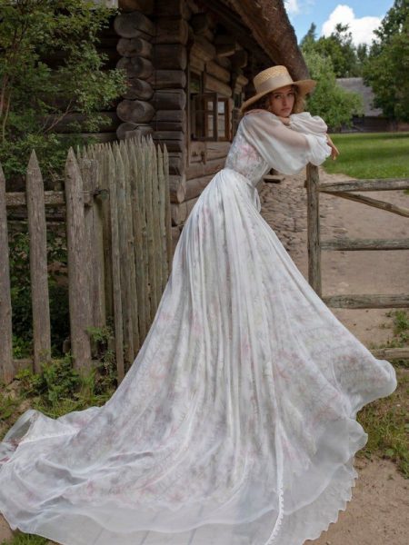 femme robe de mariée cottagecore ambiance rurale champêtre